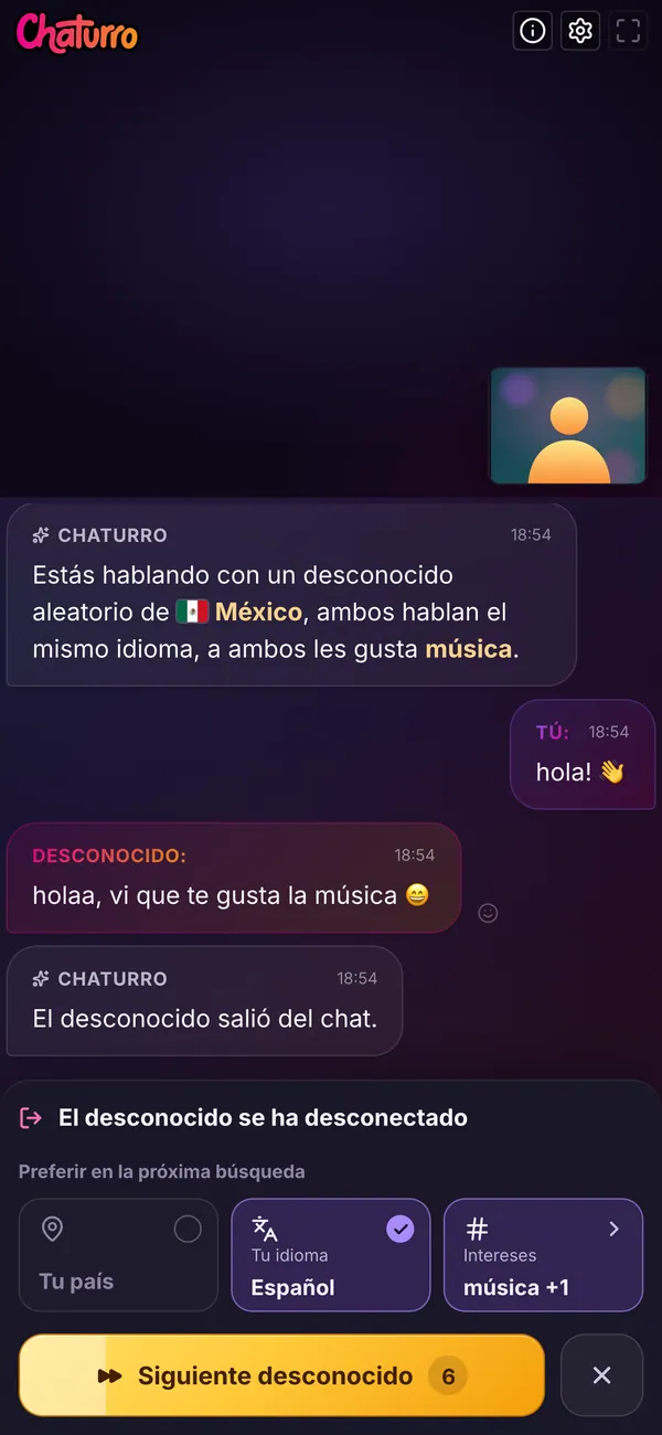 Chaturro en un celular entre dos chats: la conversación termina con el desconocido salió del chat, y abajo están las preferencias y un botón Siguiente desconocido con la cuenta regresiva para la próxima búsqueda.
