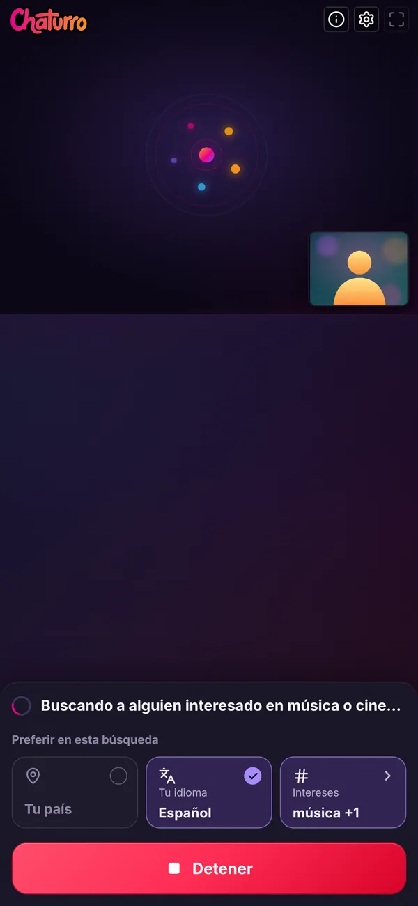 La búsqueda de Chaturro en un celular: una línea en vivo dice buscando a alguien interesado en música o cine, arriba de las preferencias de país, idioma e intereses, y un botón Detener de lado a lado.