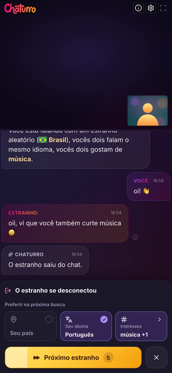 O Chaturro no celular entre dois chats: a conversa termina com o estranho saiu do chat, e embaixo ficam as preferências e um botão Próximo com a contagem regressiva para a próxima busca.